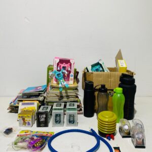 Lote x116 artículos aprox: libros, relojes, revistas, transformers, cartas y otros