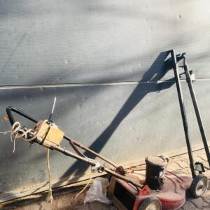 Máquina de cortar pasto 4 ruedas, roja + barras p/auto