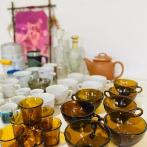 Lote x50 artículos: tazas, juego de te, bandejas, cuadro, mixer y otros