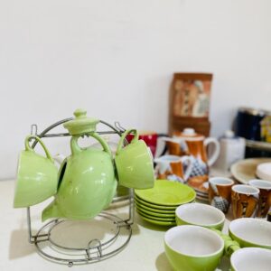 Lote x29 artículos: juego de te verde, bandejas, adornos, teteras, tazas y otros