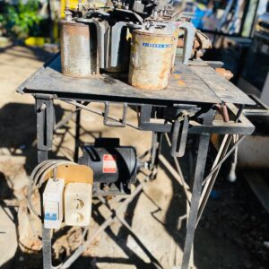 Mesa combinada + 10 maquinas revolvedoras de pintura