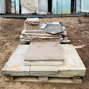 Lote x14 m2 de baldosas para exterior y otros