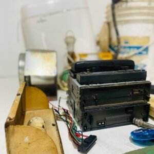 Lote x9 artículos: radios para autos, cisterna, cajas interruptoras de luz y otros