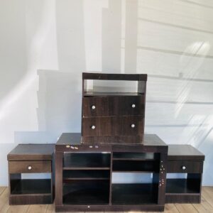 Lote x4 muebles de dormitorio: mesas de luz, rack y cajonera