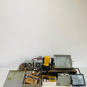Lote x10 artículos: cajas registradoras, focos, central de alarmas y otros