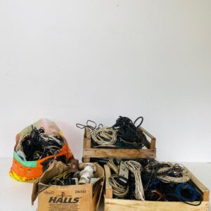 Lote de cables varios: alargues, recortes, cargadores y otros