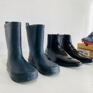 Lote x3 pares de calzados: botas de lluvia, botas de vestir y zapatos de futbol UMBRO