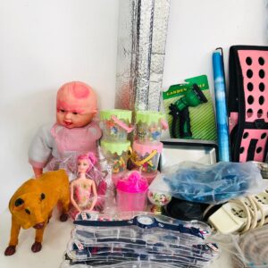 Lote x68: juguetes, papel de regalo, relojes, bolsas térmicas y otros