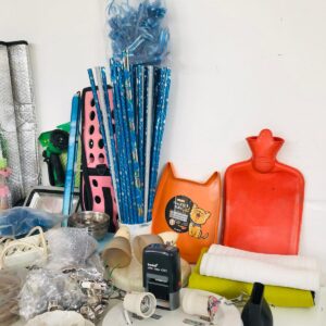 Lote x68: juguetes, papel de regalo, relojes, bolsas térmicas y otros