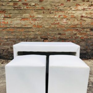 Mesa ratona + 4 puff en cuerina, color blanco