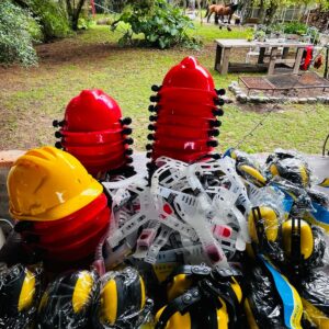 Lote x57 art: 22 cascos de seguridad + 20 protector de oidos + 15 arnes reajustable