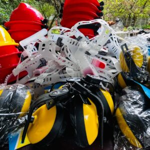 Lote x57 art: 22 cascos de seguridad + 20 protector de oidos + 15 arnes reajustable