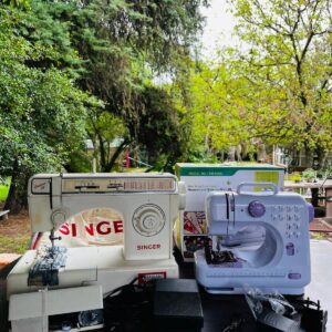 Lote x2 maquinas de coser electricas: completas