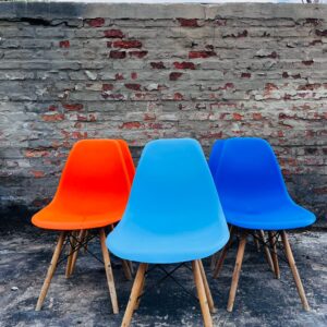 Lote x5 sillas en PVC: naranja, celeste y azul