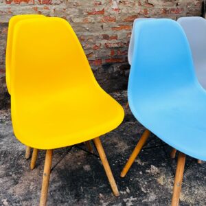 Lote x5 sillas en PVC: gris, amarillo y celeste