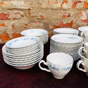 Lote x73 piezas de loza: platos, platillos, pocillos, tazas