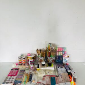 Lote x95 artículos para uñas: pinceles, tips, limpiadores, y otros