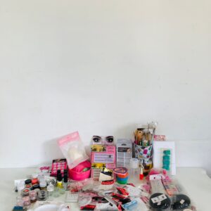 Lote x130 artículos para uñas: pestañas, tips, brillos, limas y otros