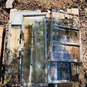 Lote de aberturas varias: puertas y ventanas. Con y sin marco