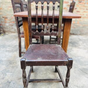 Mesa en madera + 4 sillas en madera respaldo alto