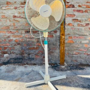 Ventilador PUNKTAL, color blanco y verde