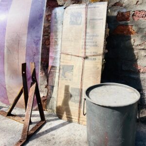 Lote x8 art: vidrios, luneta de fusca, vidrios varios, ángulos, balde de metal y otros