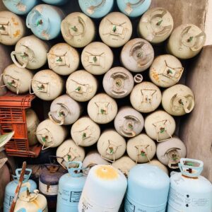 Lote x125 garrafones de gas refrigerante vacios