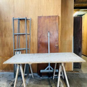 Lote mesa con caballetes + puerta+ 4 estructuras en caño