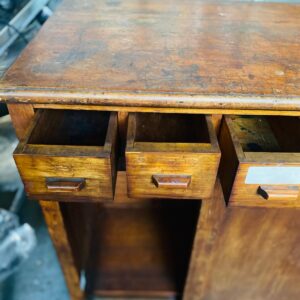 Escritorio de madera: 6 cajones 2 puertas corredizas
