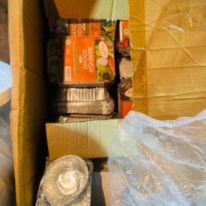 Lote baldes de plástico, frascos ámbar, bandejas de aluminio, botellas con tapa, potes de plástico, jeringas con aguja, tubo pastillero y otros