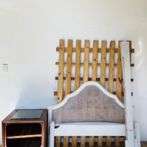 Lote cama respaldo estrerilado + rack para tv rodante