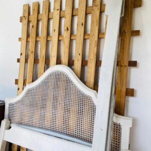 Lote cama respaldo estrerilado + rack para tv rodante