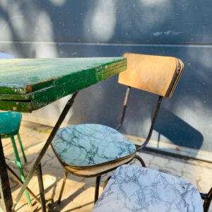 Mesa en madera + 4 sillas (escolar)