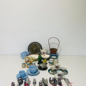 Lote x150 artículos: cubiertos, tazas de té, platillos y otros