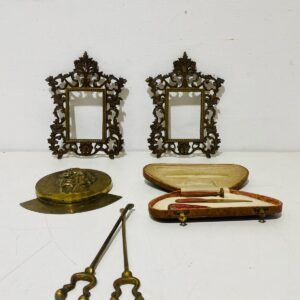 Lote x6 artículos de bronce: marcos, kit de sello y otros