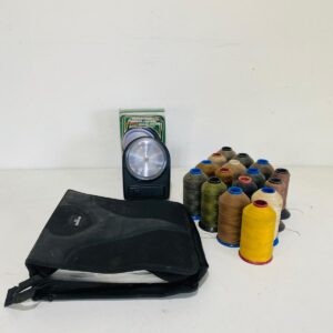 Lote x20 artículos: bobinas de hilos, porta cd , luz a pila y otros