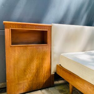 Cama 2 plazas en madera con respaldo y colchón