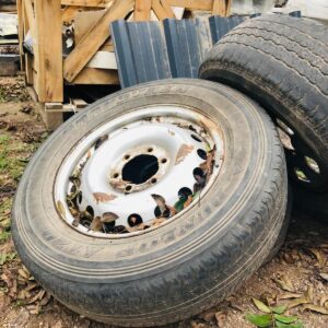 Lote x3 cubiertas con llantas para Hilux