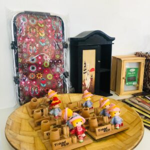 Lote x30: porta llaves, canastos plegables, adornos, chapas decorativas y otros