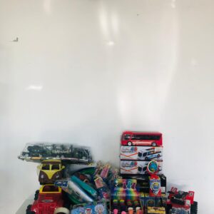 Lote x73: juguetes, porta lápices, cintas, cartucheras, esmaltes, sacapuntas y otros