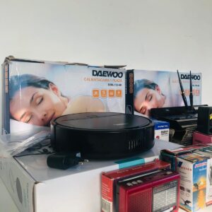 Lote x17: calienta camas, aspiradora, radios mini y otros