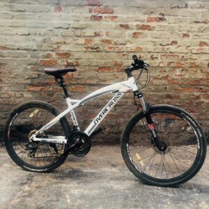 Bicicleta OverCross, color blanco y negro