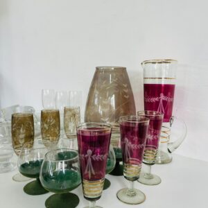 Lote x34: tazas, copas, jarras de vidrio y otros