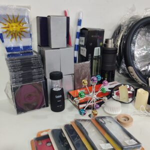 Lote x78: cubre volantes, linterna, fundas de celular, termo, adornos y otros