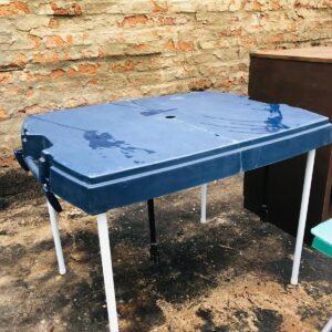 Lote x3: mesas plegables de PVC y cómoda 2 cajones