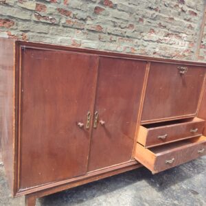 Bargueño americano: 5 puertas, 2 cajones