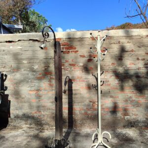 Perchero blanco + lámpara de pie rustica en madera y hierro