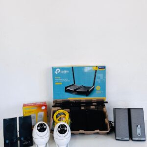 Lote x4: cámaras de seguridad, parlantes, router y otros
