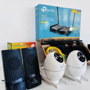 Lote x4: cámaras de seguridad, parlantes, router y otros