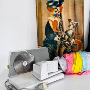 Lote x6: cortadora de fiambre, raqueta, piscina infantil, cuadro y otros